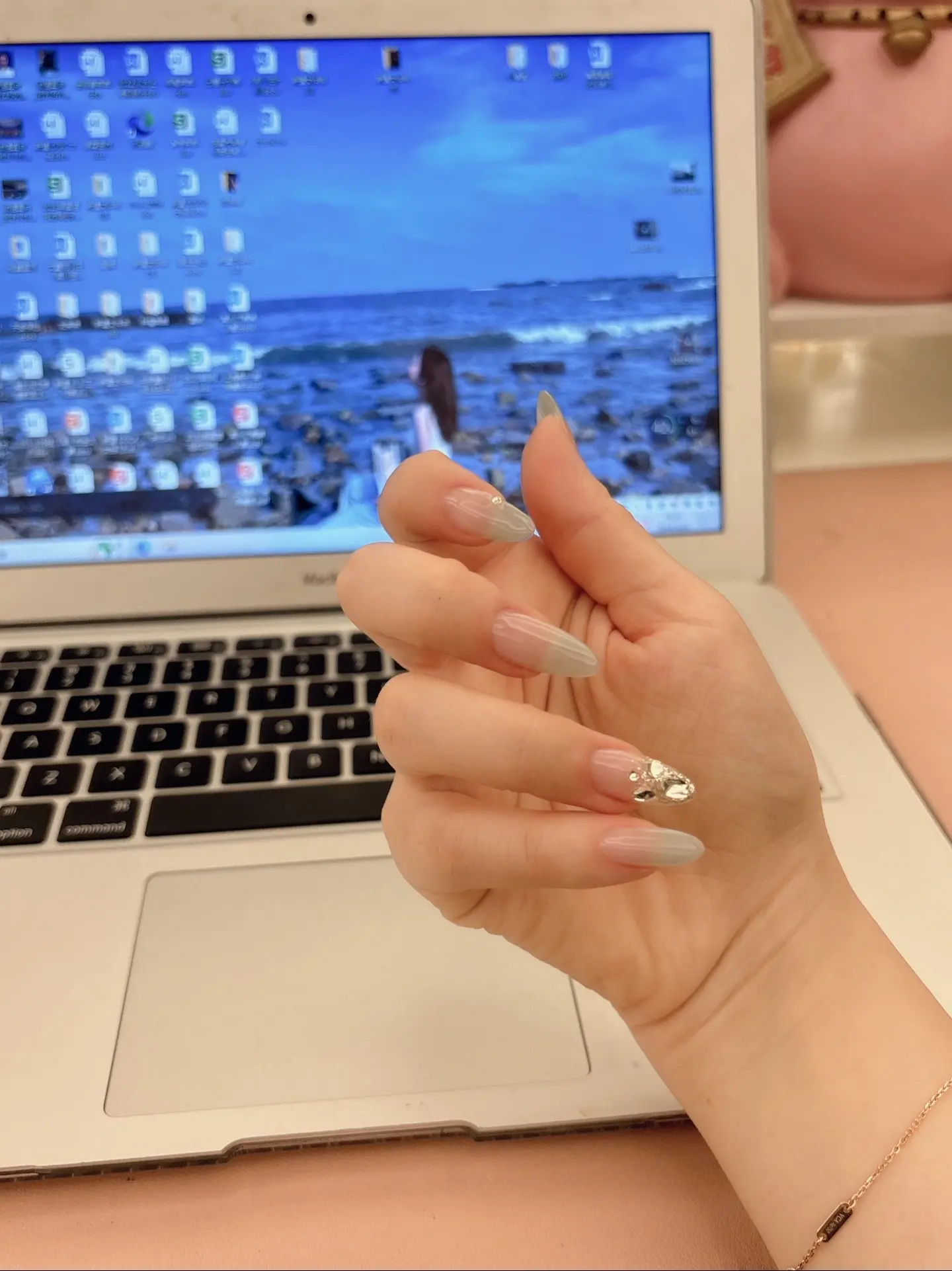 “大器晚成亦可，不至巅峰也罢，务须乐且诚，无甚要紧，世间当容常人存焉。”