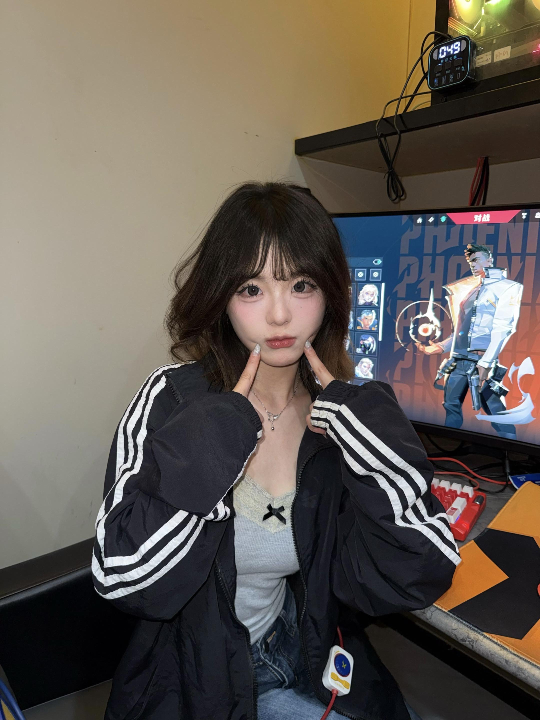 兑这个字就是站在哥哥身后比兔耳朵
