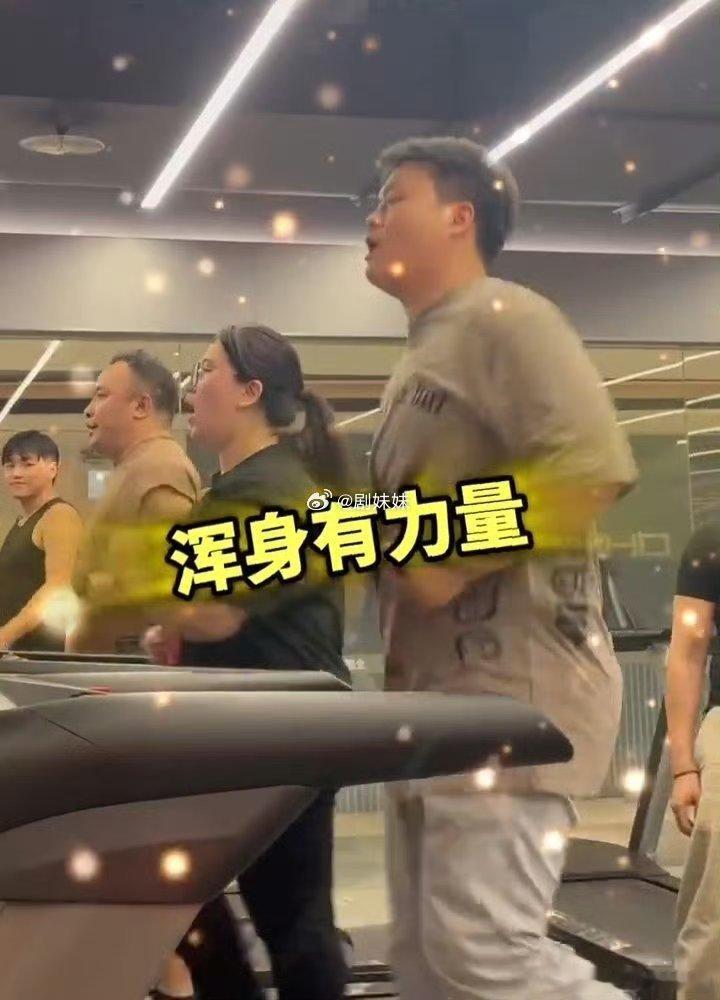 最适合减肥人爬坡的bgm出现了🎊 膘兵训练课创意满分，军歌搭配爬坡，让减肥不再