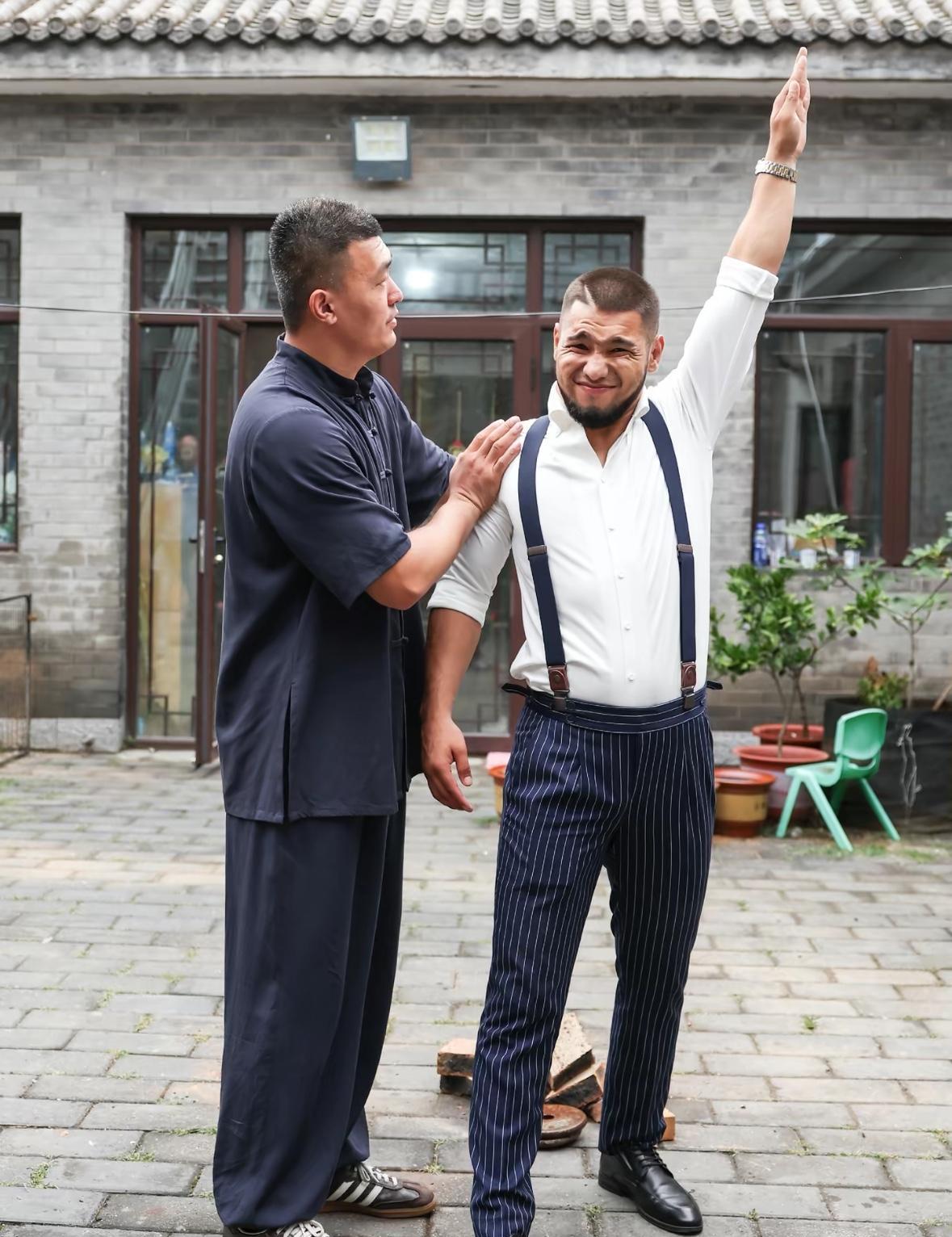 阿曼塔耶夫说要拜师鸽武缘。
这事儿放一个月前，打死我也不信。
但现在看着网上的视