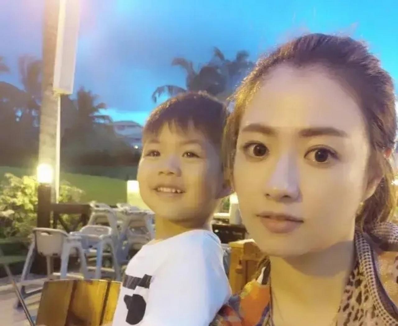 为什么中国人喜欢生儿子？美女这番话一针见血！

中国人为什么总想生个儿子？很多人