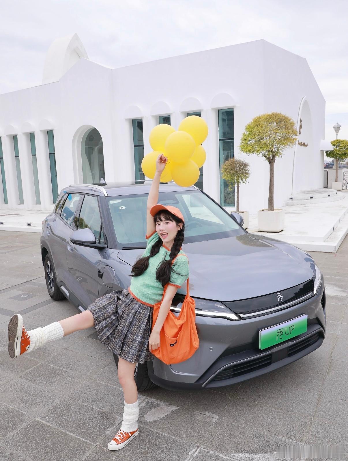 最近规则调整后的2025胡润汽车品牌榜出炉，首次纳入非国产品牌。全榜共收录40个