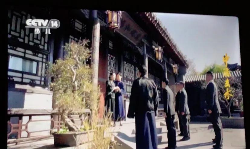 少儿频道现在放这?
我记得小时候这个时间少儿频道都放哆啦a梦剧场版，现在怎么变成