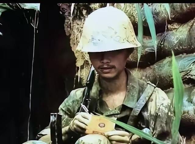 1983年老山前线，一封妻子的来信摧毁了排长坚守的意志，新婚妻子竟被村干部糟蹋，