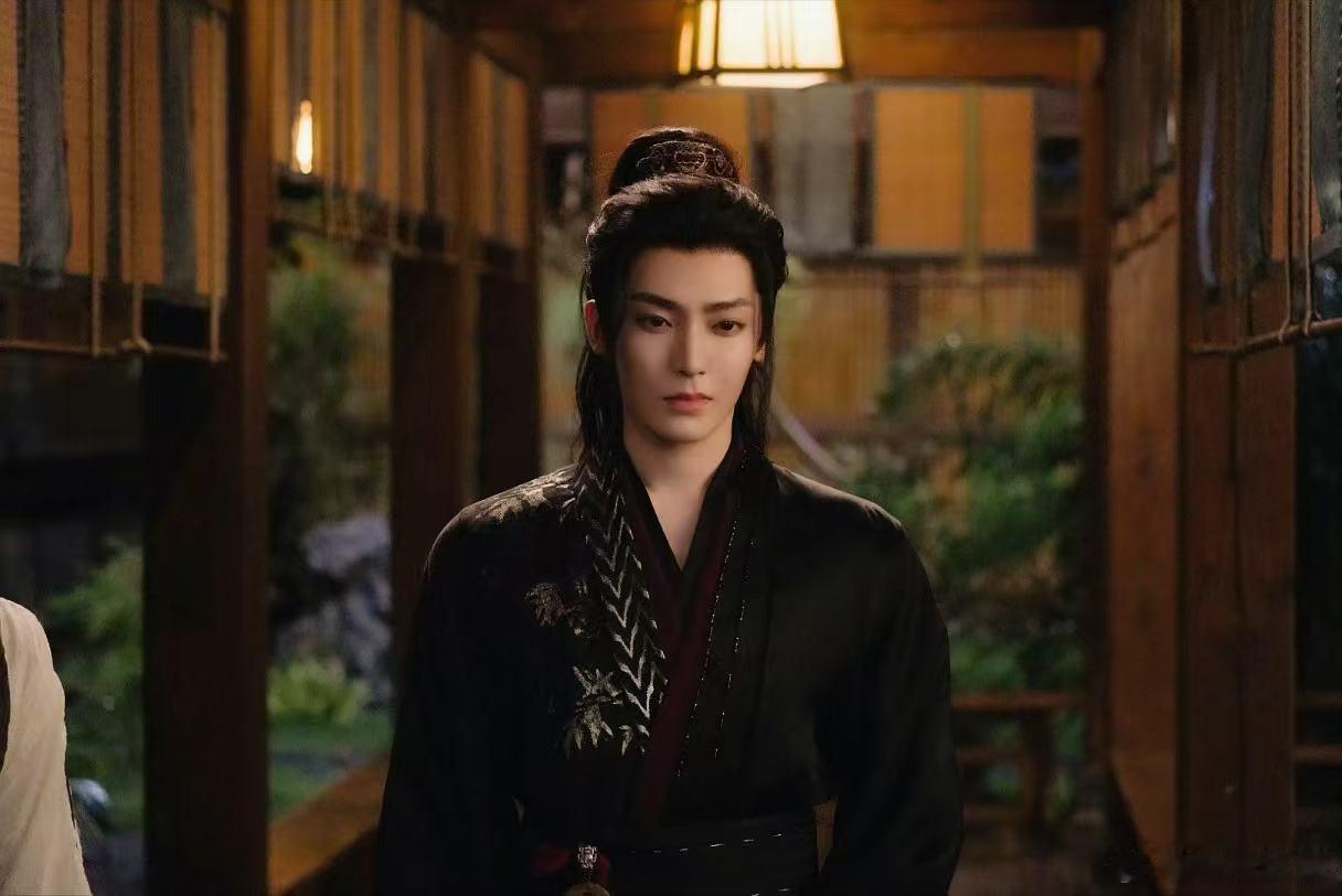 侯明昊 雀骨无台词哭戏 无台词戏份最考验演员功底，侯明昊完美交出答卷，落泪不是刻