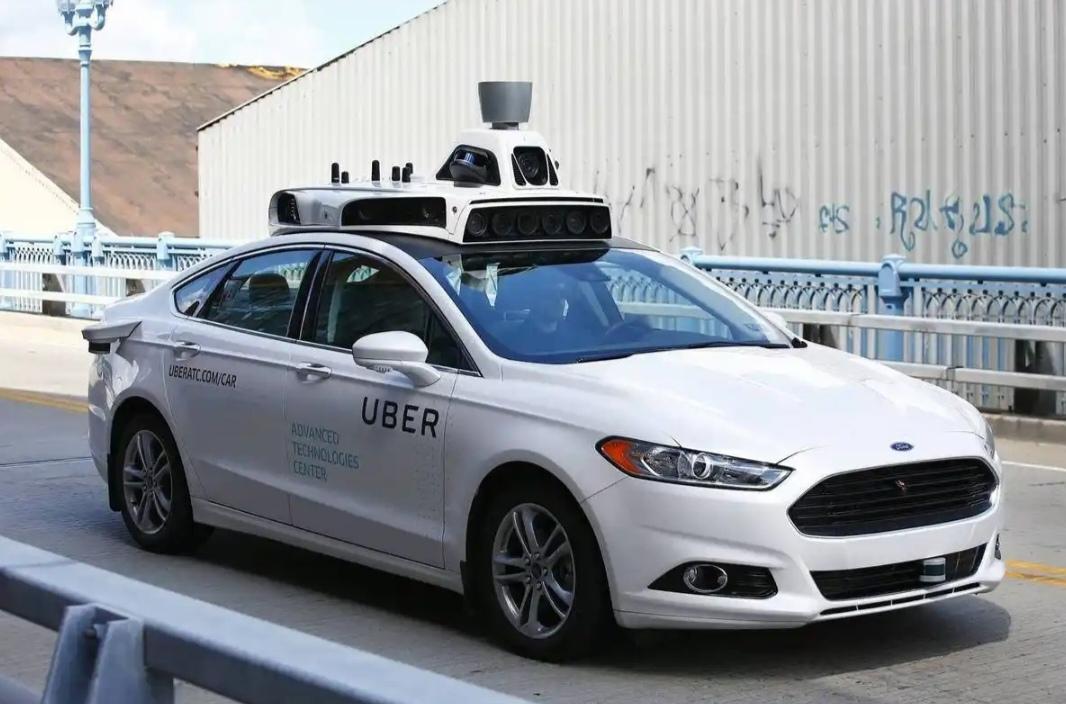 无人汽车驾驶的发展方向如何？
无人驾驶汽车未来发展方向很值得期待。技术上，传感器