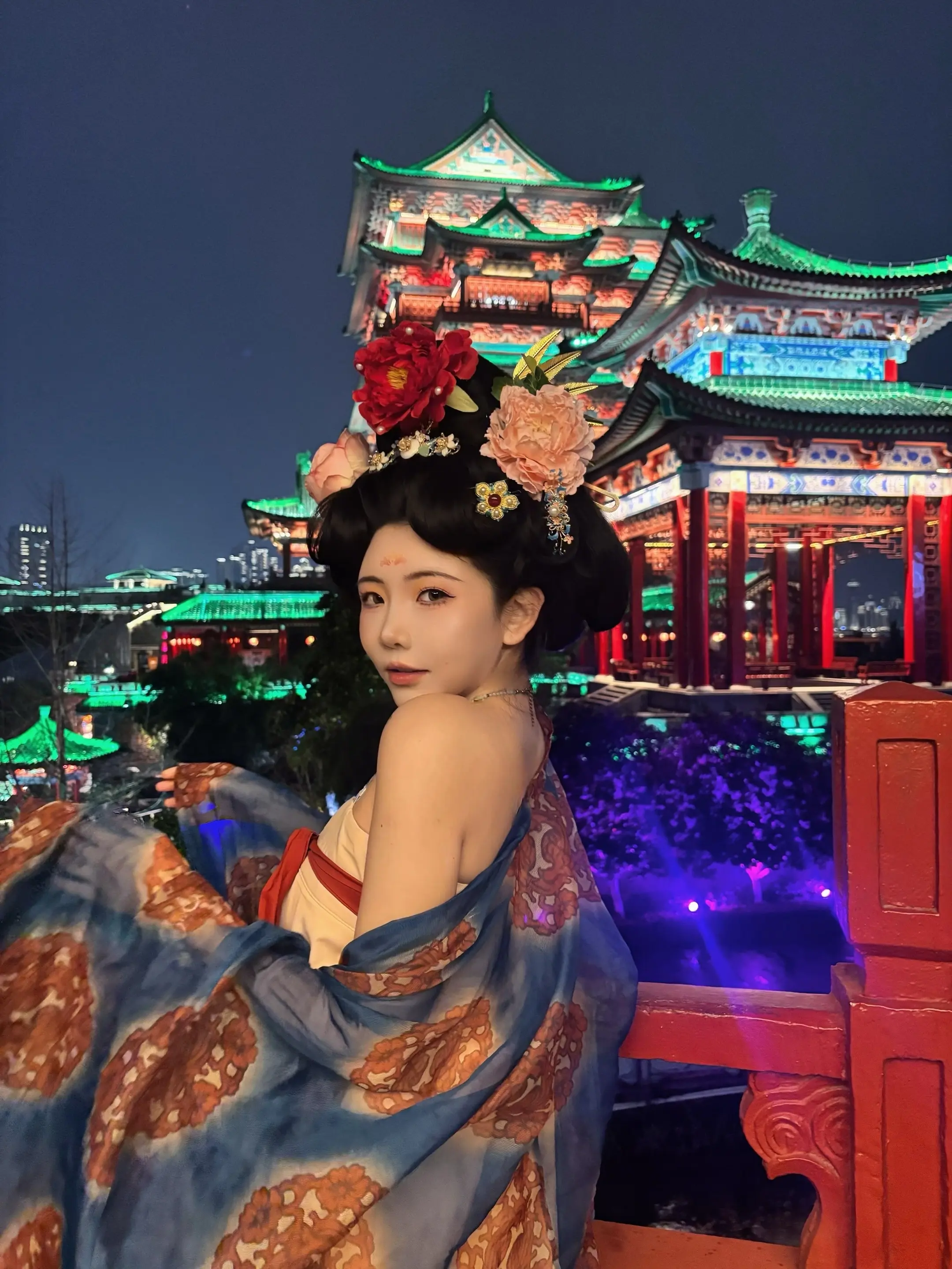 旅游拍照主打入乡随俗 总要体验一次民族风情 唐装汉服 拍照姿势 写真