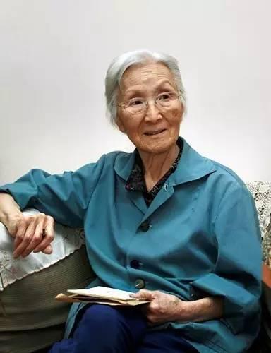 钱学森老先生万万没想到，这么多年她依然是形影单只一个人，就在她参加钱老96岁生日