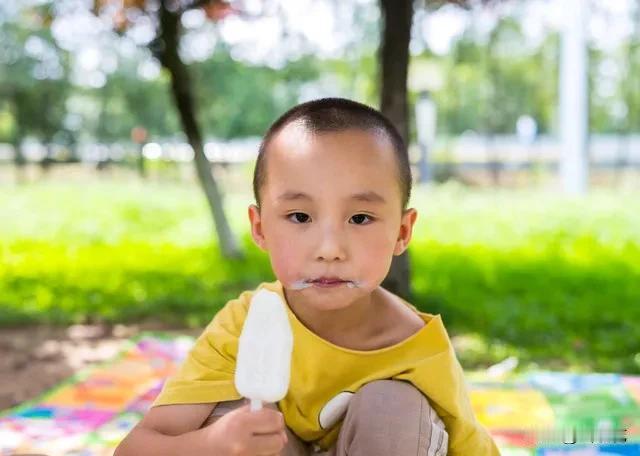 结婚生子，养儿以图防老。
这并非是结不结婚、生不生孩子的问题。结婚就能生育子女，