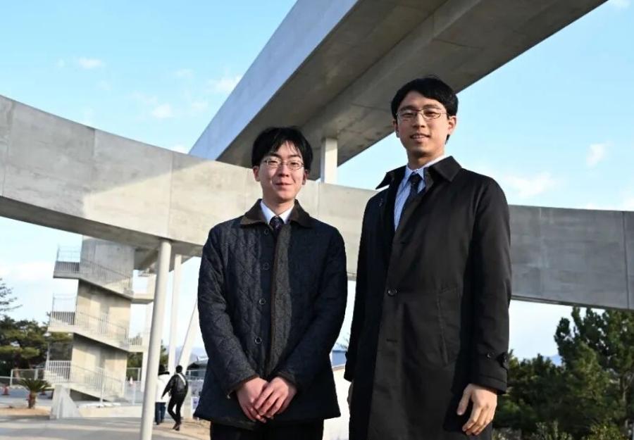 关注棋圣战~虎丸惨遭翻盘1：2落后



日本七大头衔棋战之首的第50届棋圣战芝