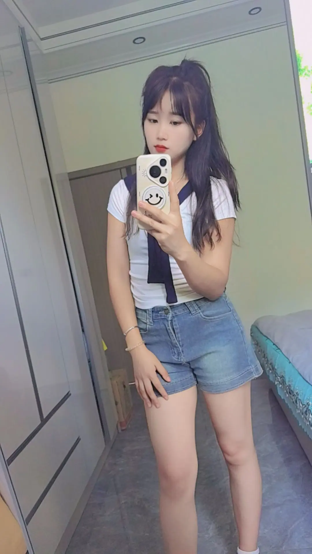 人必须得穷，人不穷一次，哪知道身边谁真心对你好。人只会在最低谷，被人瞧...