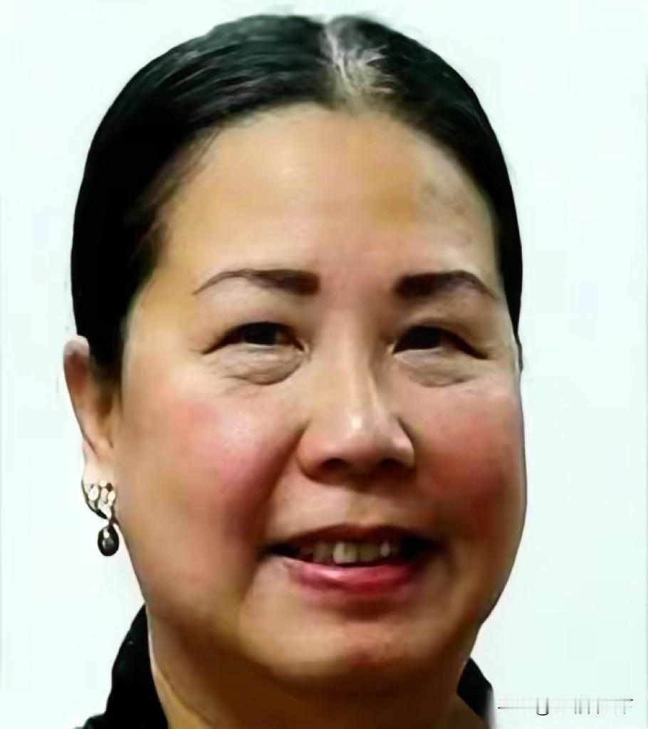 你敢相信吗？
   一个潜伏在美国20年的间谍，被抓时表面上是广州番禺的大善人，