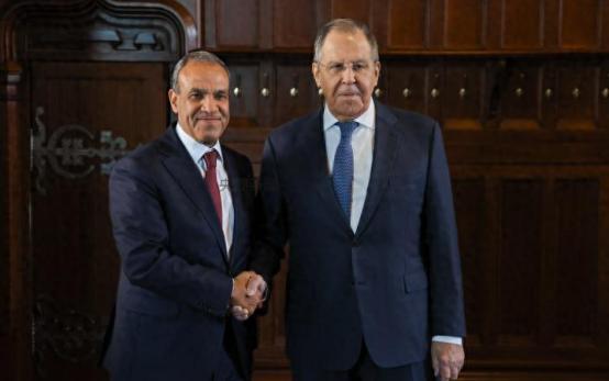 俄外长太敢说了！美国又在玩虚的，嘴上喊着要打通关键航道，背地里却还在不停搞军事小