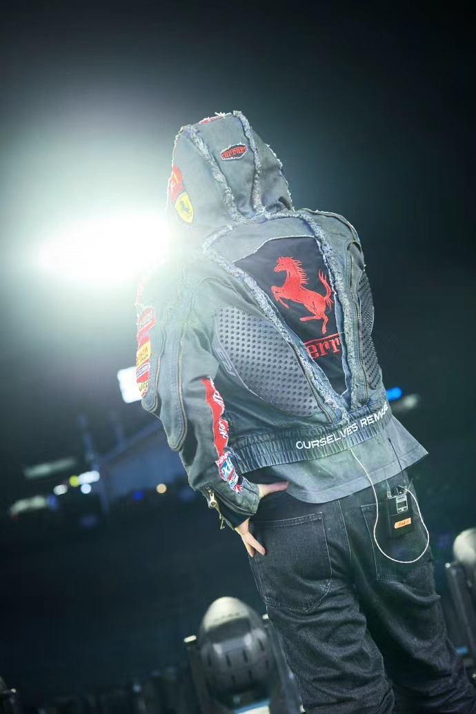 展轩今晚舞台见，展轩音乐节彩排照送达，潮酷范拉满，今晚舞台不见不散啊