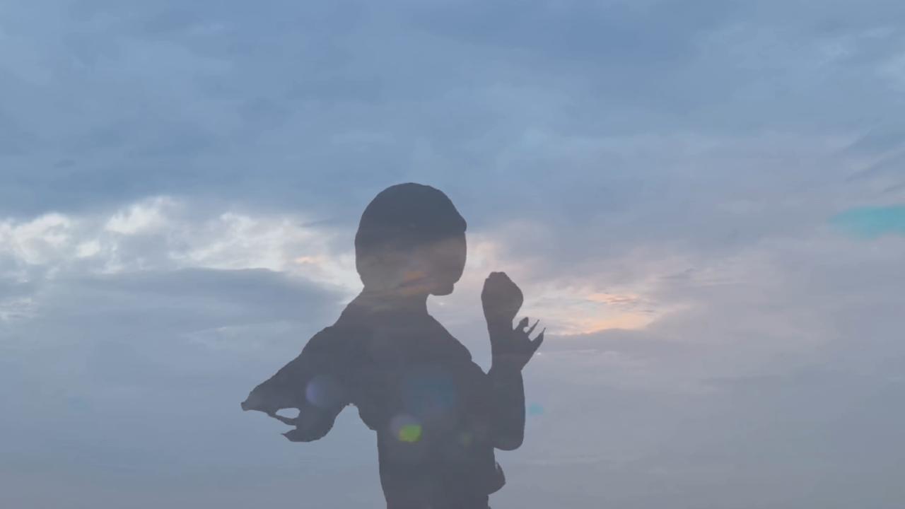 快看！今晚西安的天空有条云做的青龙

今儿个黑咧七点半，我刚咥完一碗油泼面，嘴一