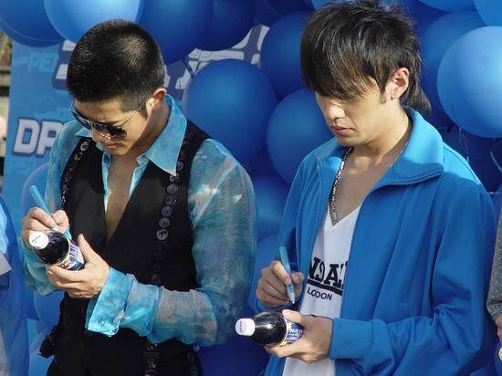2004年5月31日，参加百事可乐活动的郭富城和周杰伦 