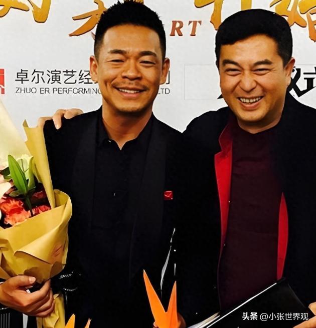 1995年，孙浩把刚拿到手的10万块《中华民谣》奖金，塞了厚厚一叠给穷跑龙套的张
