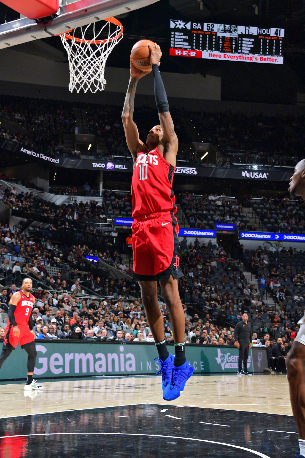 #火箭vs马刺##NBA季前赛# 第三节结束火箭63-76马刺，马刺以13分优势