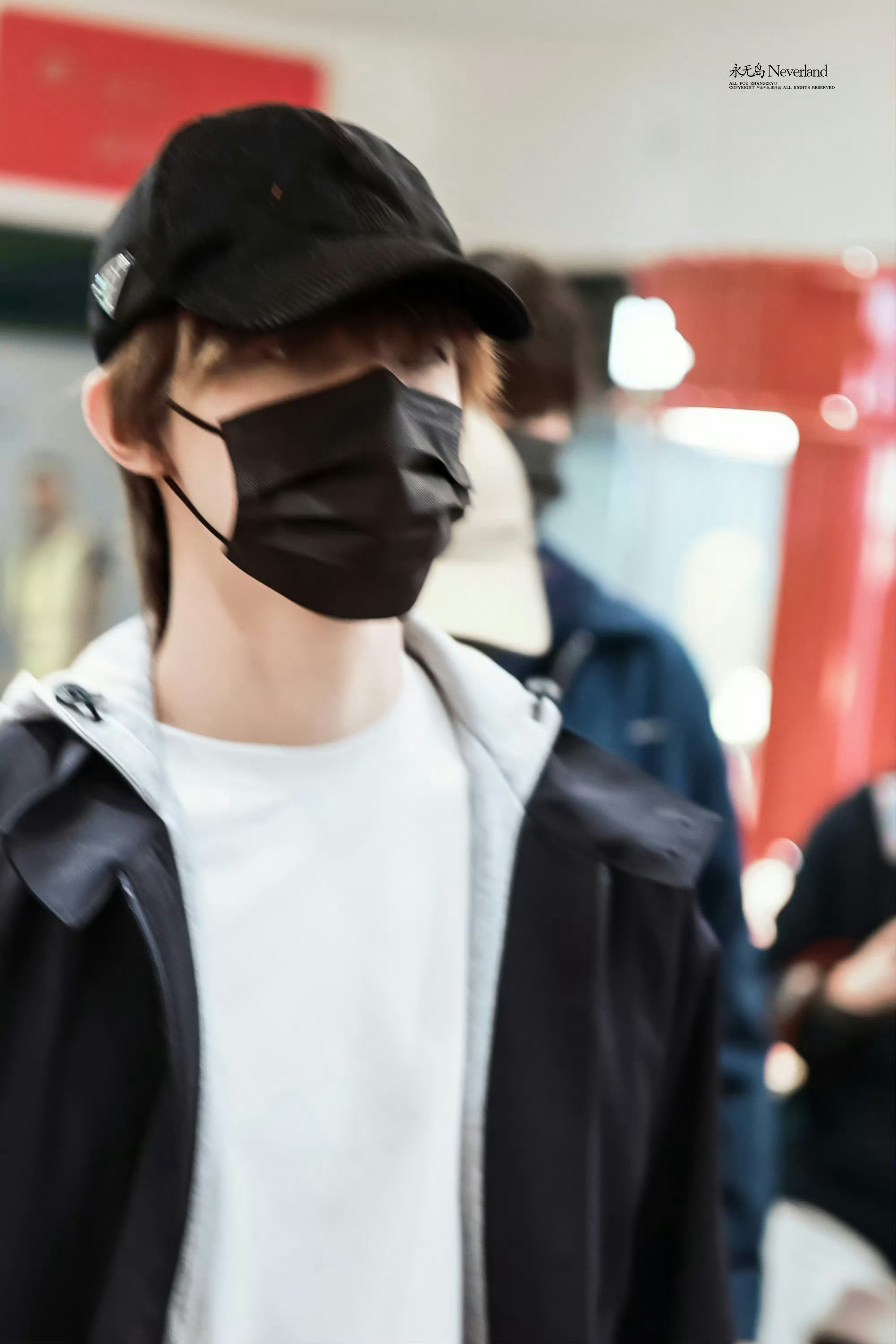 TOP米兰出发回国机场路透🈶朱志鑫 张泽禹 张极 左航 苏新皓少年们起落平安