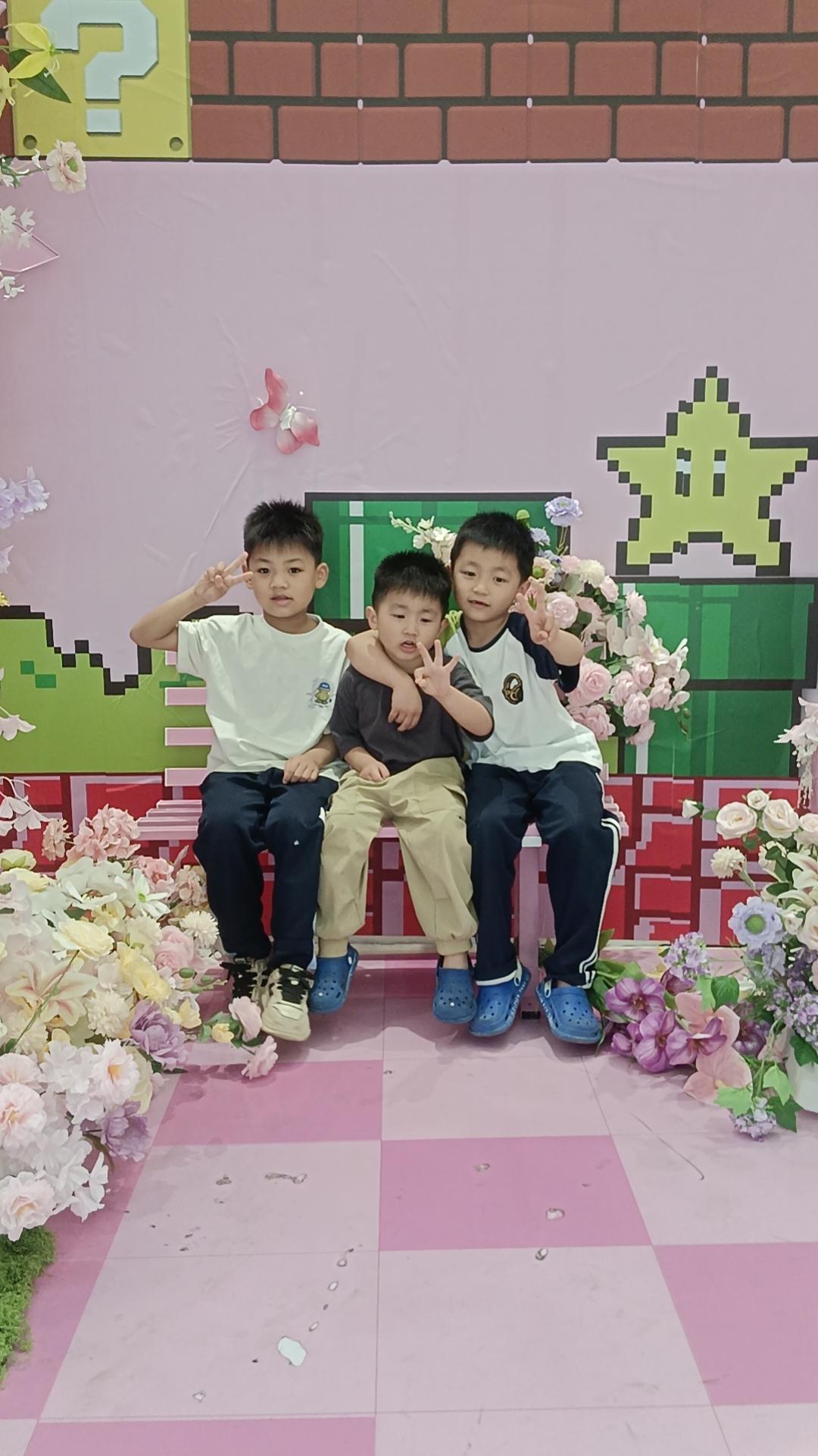 乐一乐，吟一联:

上联:愁绪心头难动笔
下联:欢欣时候乐吟诗

大家有没有这种