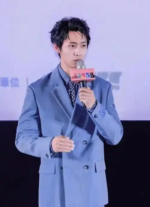 白玉兰没他，聂曦后人却把烈士钢笔亲手交给他：魏晨这波赢麻了。"魏晨为演聂曦瘦12
