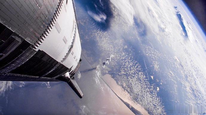 SpaceX试飞重大突破星舰第13次试飞迎来里程碑式进展！本次测试里，星舰飞船隔