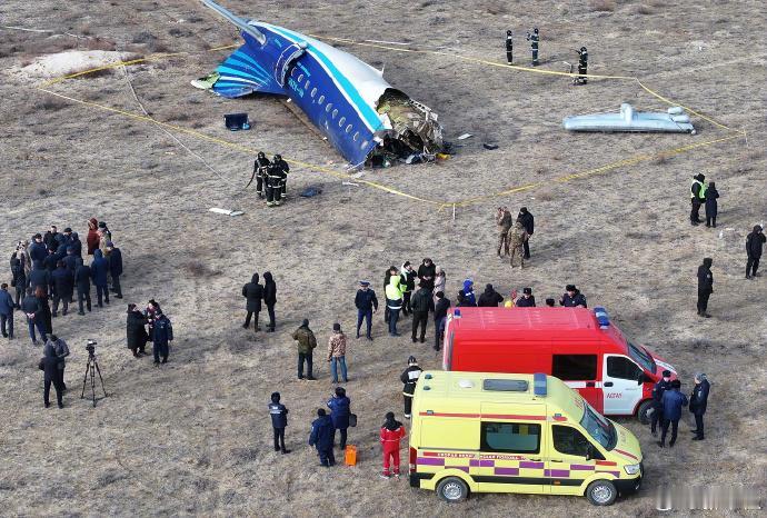 不要再抢坐飞机前排了！飞机失事坠毁38人死亡，但也有32人死里逃生，以后坐飞机坐