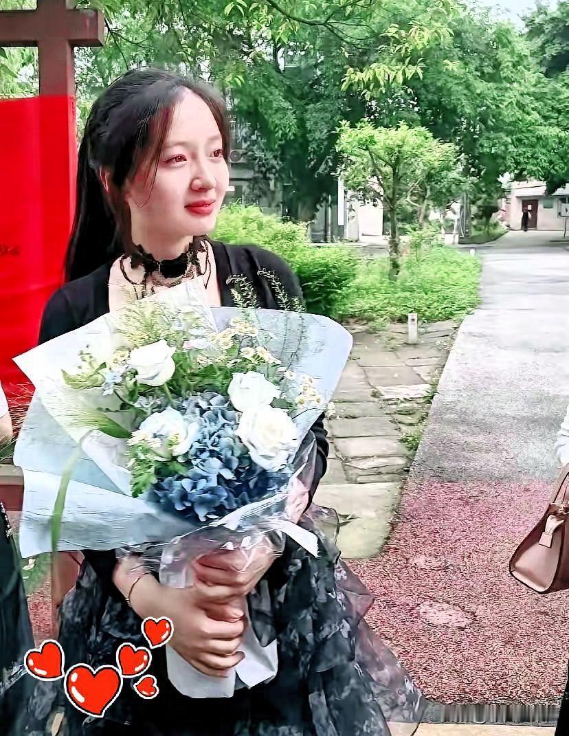 19岁的独生女儿，说没就没了。
四川泸州，赵锘淇，8月5号走的。第二天，她妈妈在