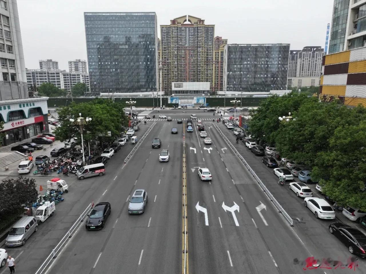 【从广安大街可以往和平路左转啦！】近日，和平路（青园街至复兴大街段）道路开始交通