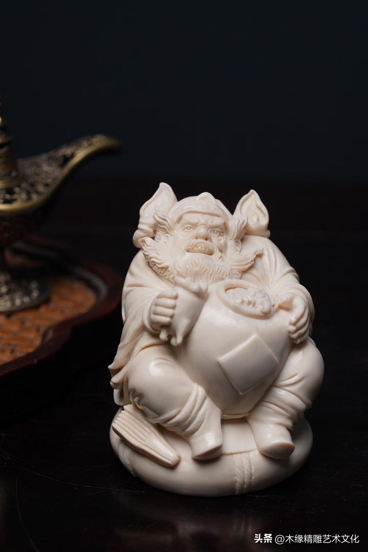 看到钟馗题材，很多人第一反应是威严，但真正耐看的作品，往往威严中还带着几分生动与