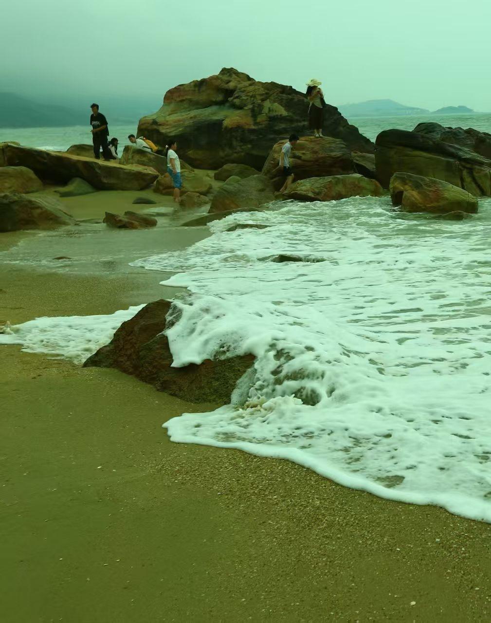 早早送去祝福，
靜靜問候平安，
悄悄傳遞快樂，
深深祈禱健康，
默默祝願吉祥。