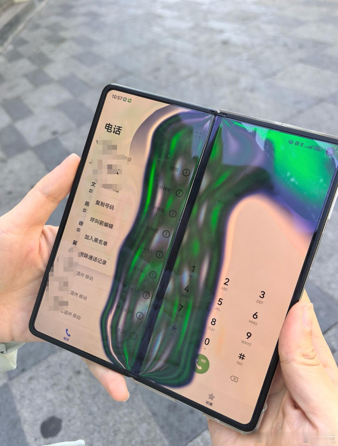 折叠屏到了东北就是碎碎冰在东北的冬天用折叠屏，每次展开都需要勇气，和体温谁知道哪