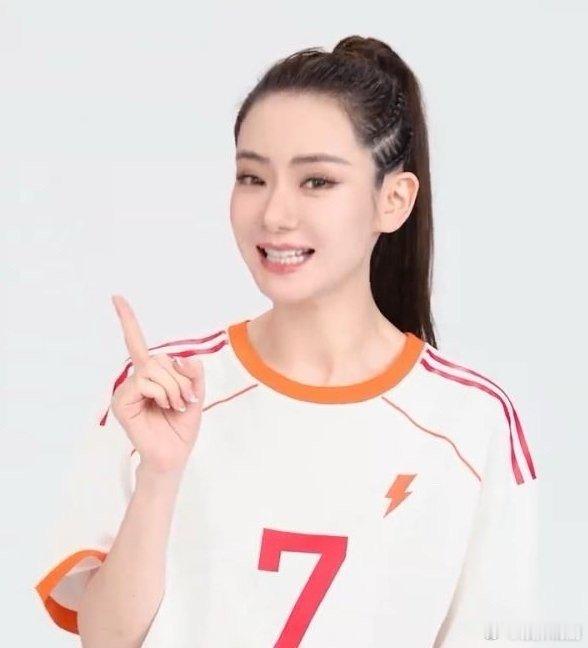 #戚薇连球衣上都有7#这个小细节也太用心了，毕竟没有想到球衣上面都有这个七的数字