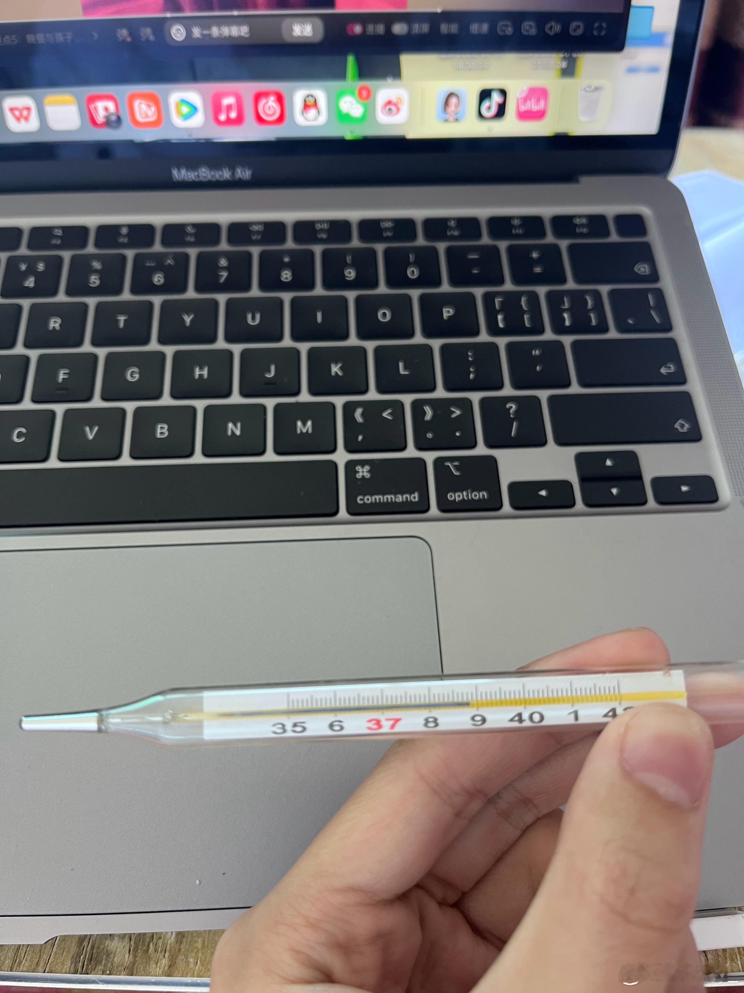 人有点不舒服了