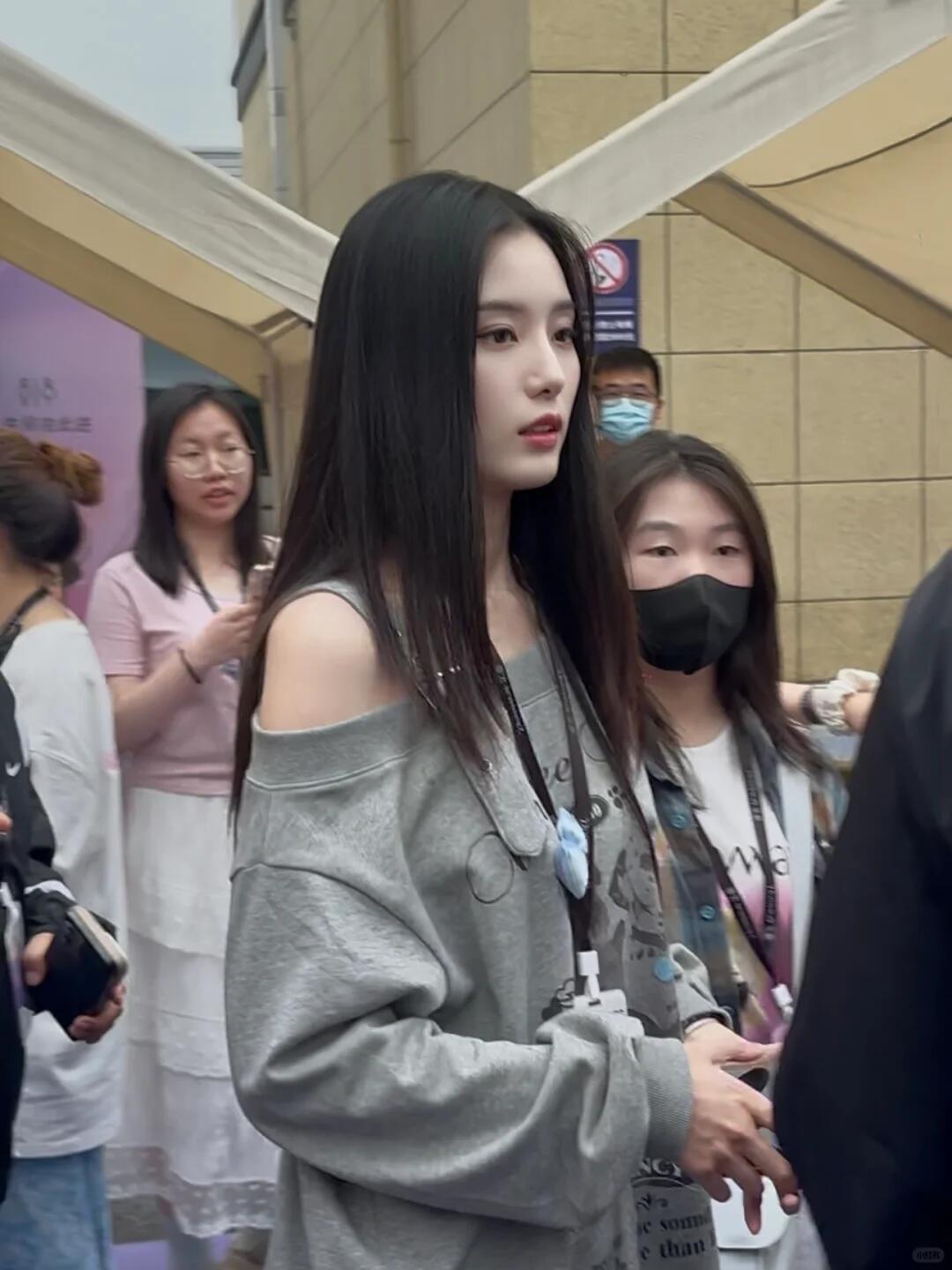 徐艺洋生图非粉都震惊的程度，不愧是sm没出道的门面 ​​​