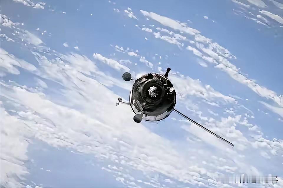 失败了！
刚上天20天就“罢工”失控了！

这颗编号35956的卫星，11月27