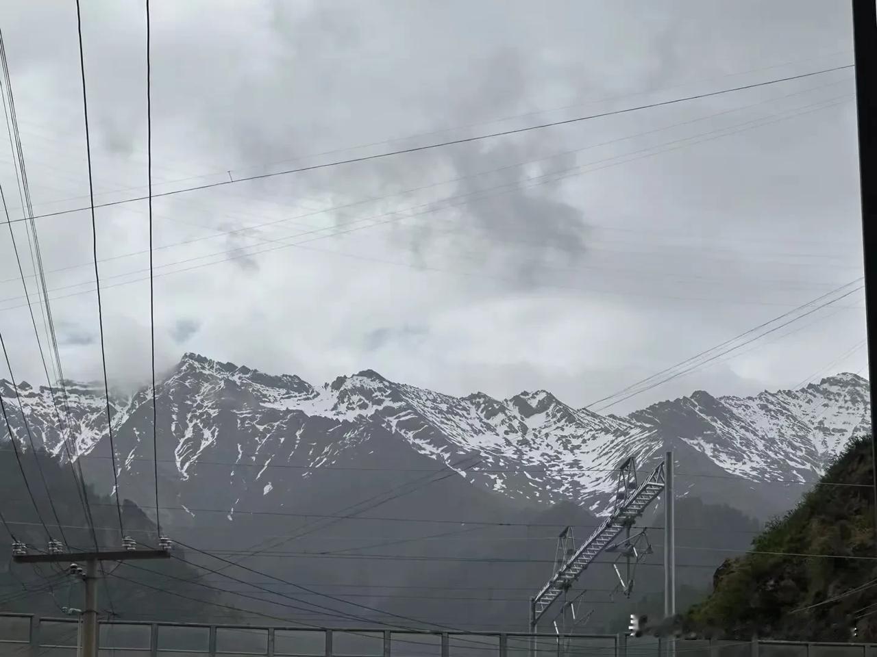 中国最冷的城市

1、哈尔滨
这个时间点哈尔滨估计已经下雪了吧，我这温度才刚刚下