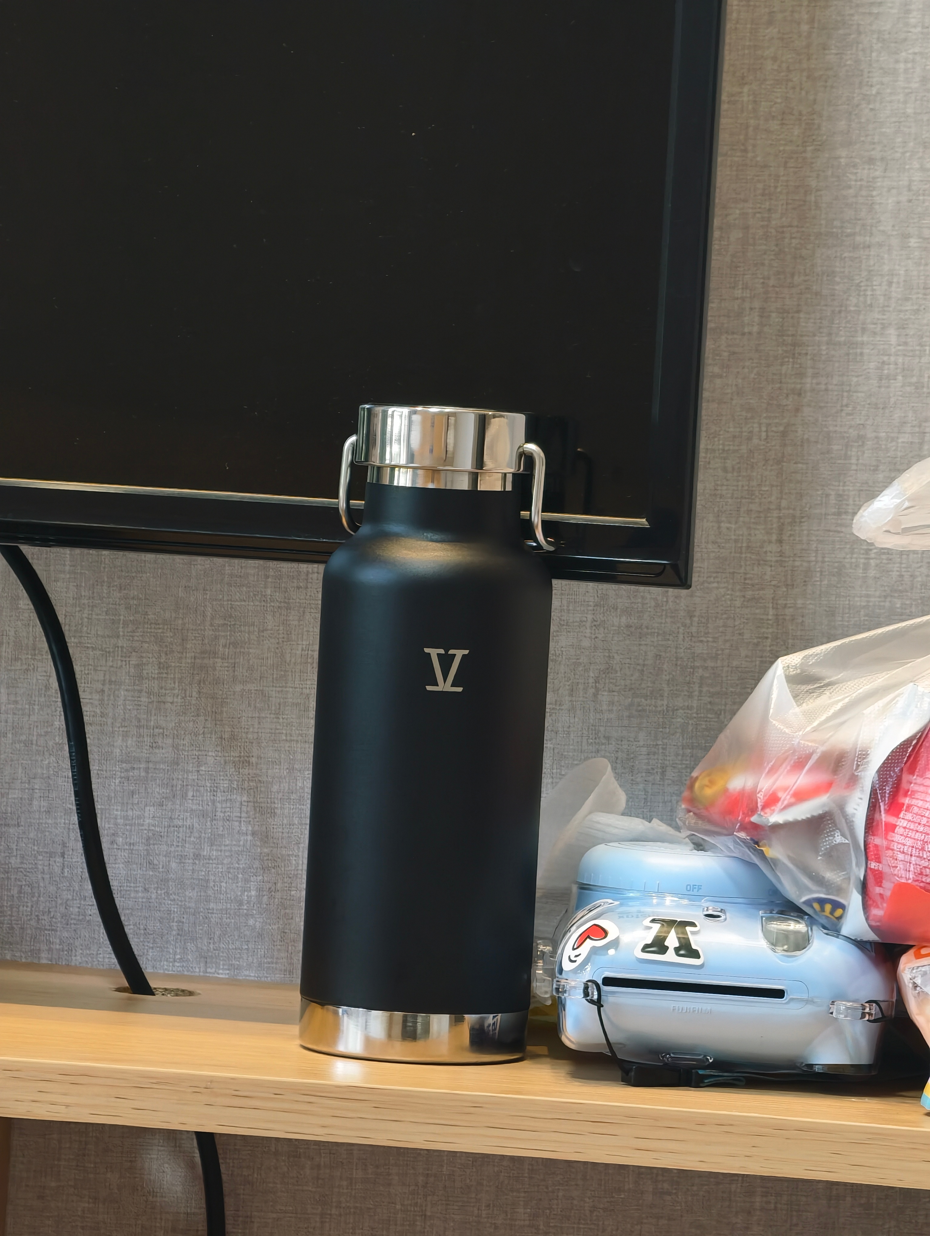 夸夸我们张杰家的保温杯吧 昨天5点多加的热水 到现在还是热的烫嘴