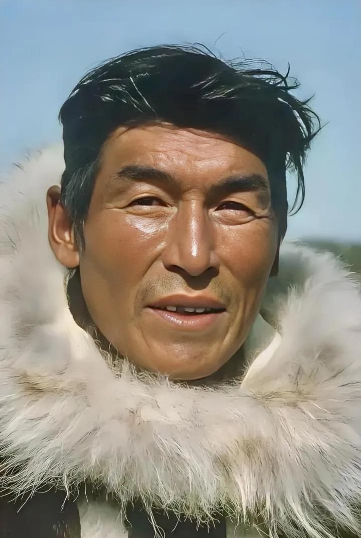 最近特朗普又盯上格陵兰岛了，张嘴闭嘴说要"拿下"，可他怕是没搞清楚——这岛上的原