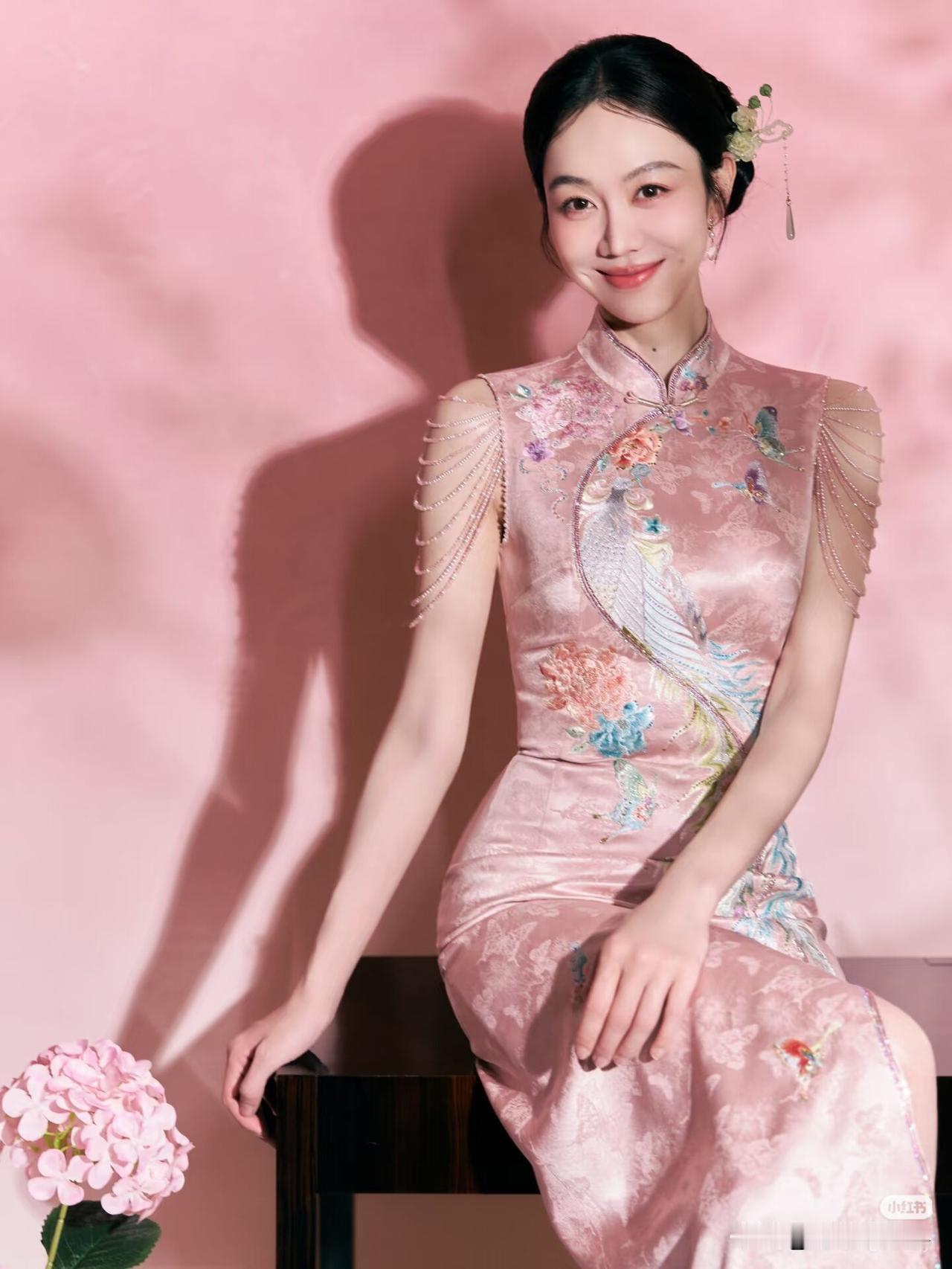 终于知道，
40岁的姜妍为什么嫁的那么好
不是因为她漂亮，也不是因为她厨艺好，而