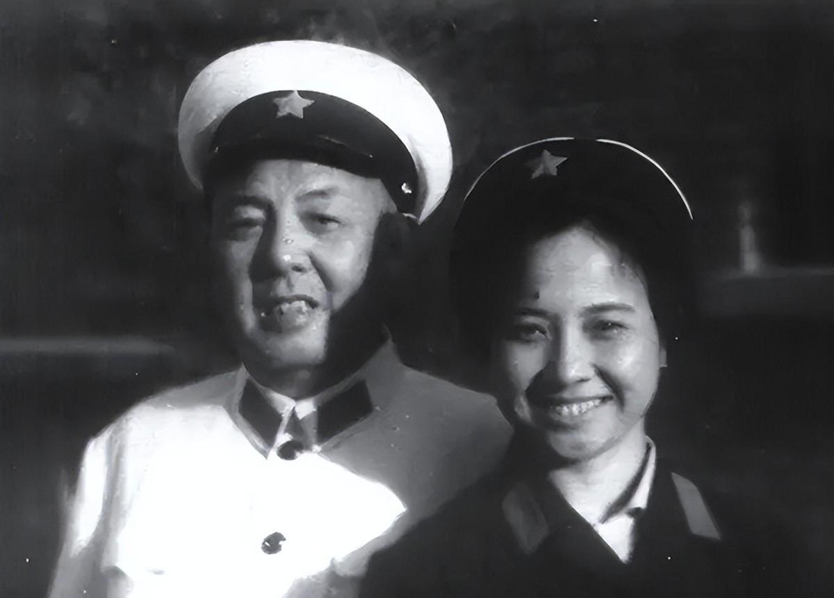 1959年苏振华上将离婚后生活不顺，毛主席亲自开导他：要有勇气再次寻觅幸福！
