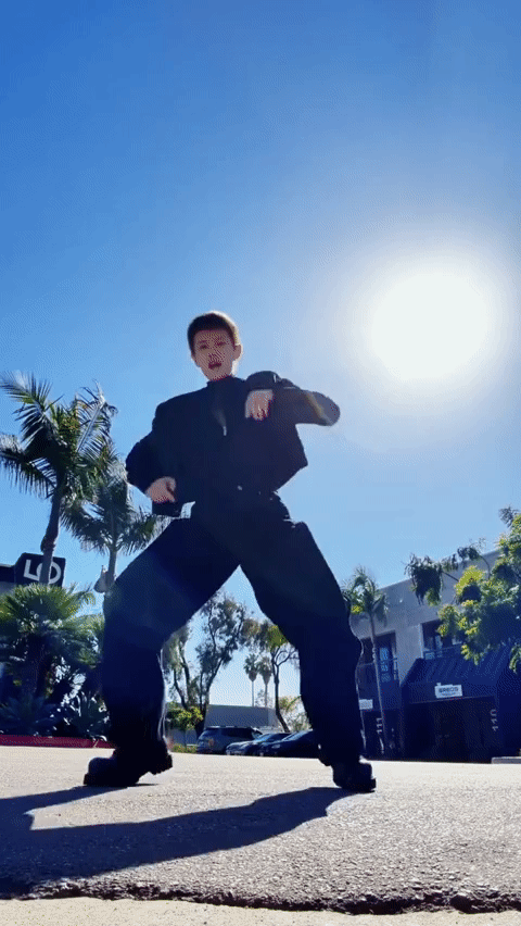 深夜继续分享一波，
好好看看这个任，
只有深夜的时间是自己的，
白天的忙碌身体很