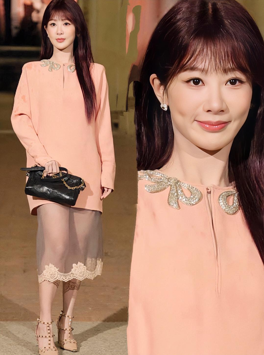 我的天呐 不好看 颜色不好看 款式不好看 一个肩旁还湿了 鞋子也是好多年都出的款