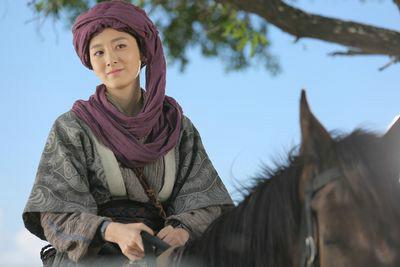 “中国第一位女外交官”冯嫽：持节西行时没带保镖，只揣一盒胭脂、半卷《诗经》——却