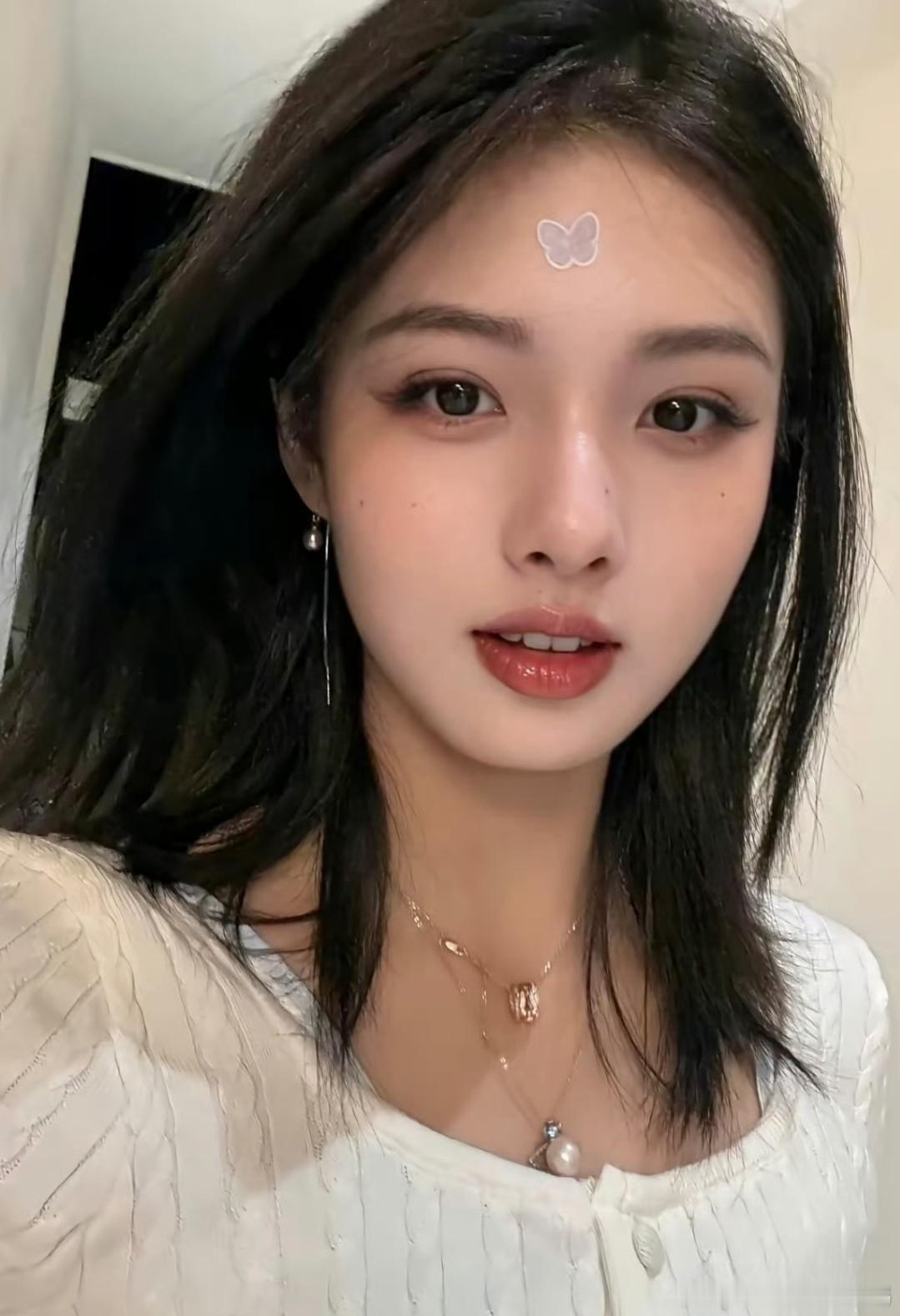 艾米高考期间拒绝签名被吐槽，这波我是真的有点怜爱艾米妹妹了。人家本来就完全有权利
