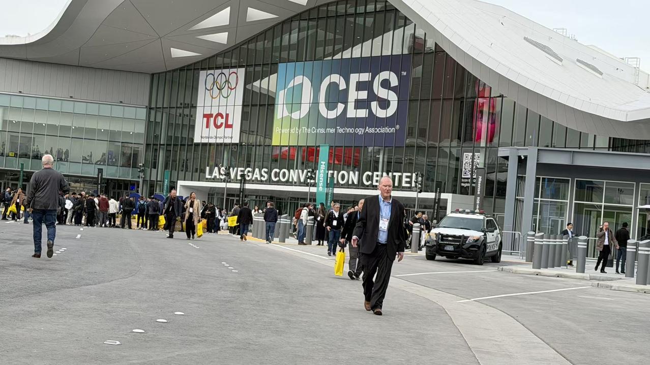 英伟达、三星、AMD齐发新技术，大屏、芯片与智能机器人成焦点
UNE 【新闻速递