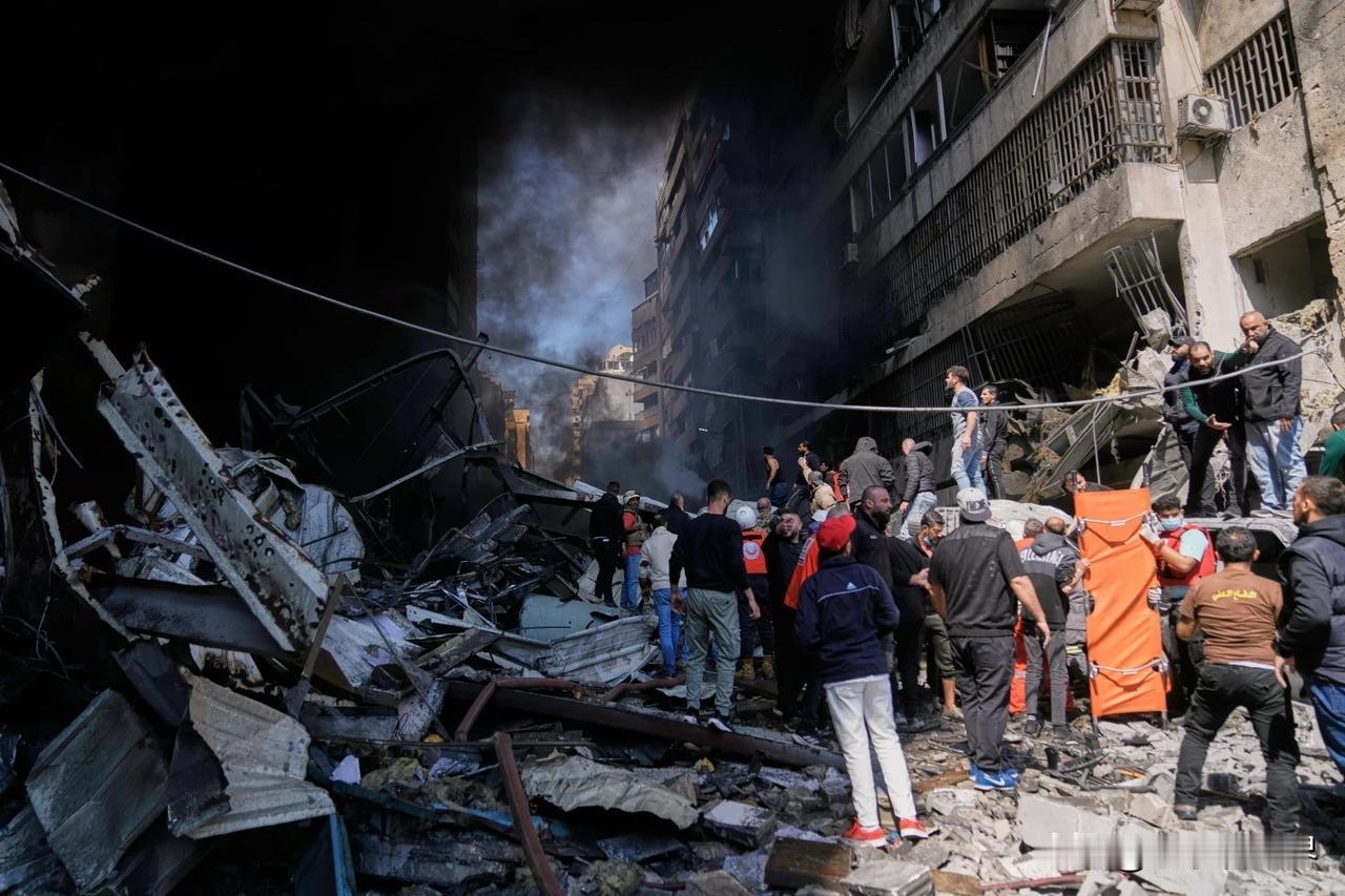 【黎巴嫩政府军遭袭，至少5人死亡】
贝鲁特时间2026年4月28日，黎巴嫩卫生部