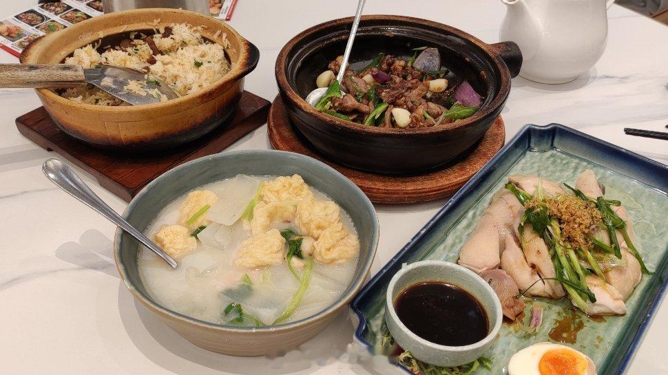 常感叹现在国内餐饮搞的套餐太大份量，终于记得拍照了。这是广州“常来”的二人套餐，