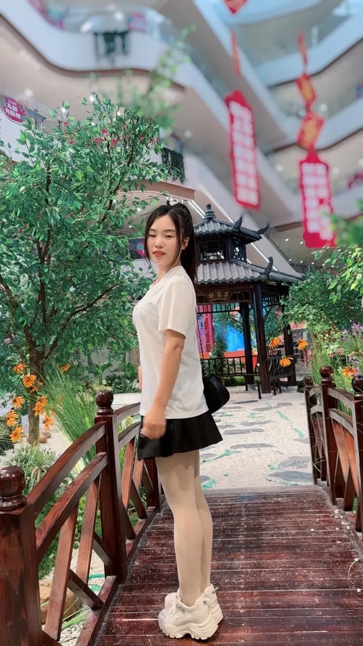 后来我拒绝了所有吹来的风，再也没有了很爱的人…