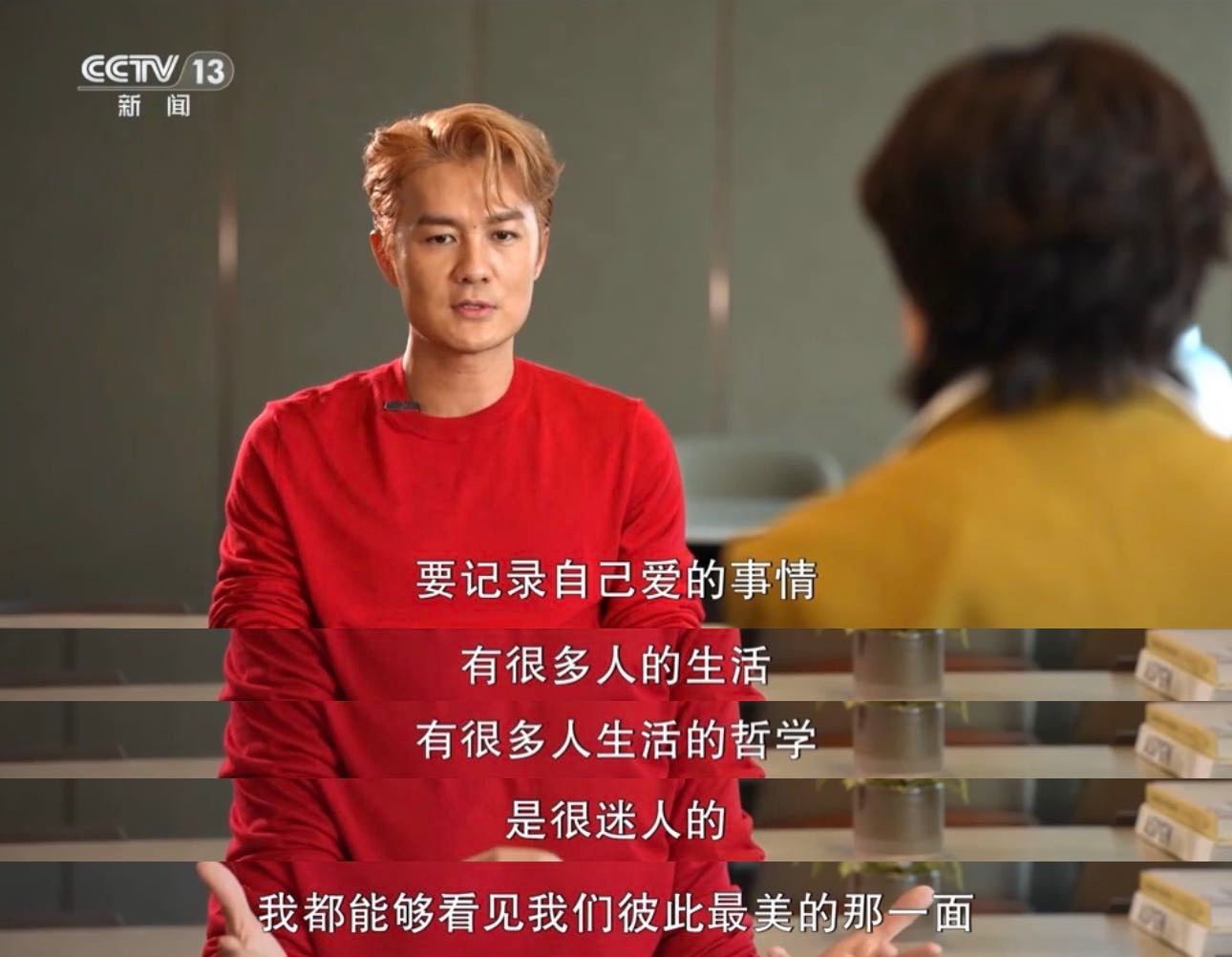 国台办回应吴克群帮农民卖3万斤菜吴克群俯身田间，从舞台到菜地，用行动为“助农”写